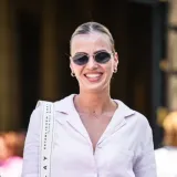 Djevojka sa &scaron;pice pogodila je savr&scaron;en ljetni outfit - evo kako ga iskopirati od glave do pete