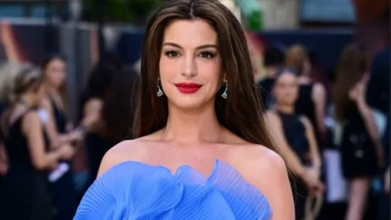 Zvijezde zasjale u Londonu, a trudna Anne Hathaway ukrala show božanskom kreacijom