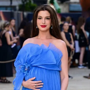 Zvijezde zasjale u Londonu, a trudna Anne Hathaway ukrala show božanskom kreacijom