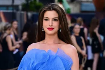 Zvijezde zasjale u Londonu, a trudna Anne Hathaway ukrala show božanskom kreacijom