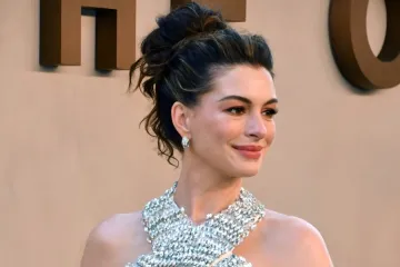 Anne Hathaway nova je kraljica trudničke mode: Svakom novom haljinom podiže ljestvicu