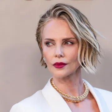 Charlize Theron odu&scaron;evila pojavom na crvenom tepihu, no kritičari su odmah uočili jedan detalj