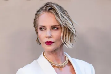 Charlize Theron odu&scaron;evila pojavom na crvenom tepihu, no kritičari su odmah uočili jedan detalj