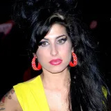 Jedinstveni glas koji je utihnuo prerano: Turbulentan život Amy Winehouse