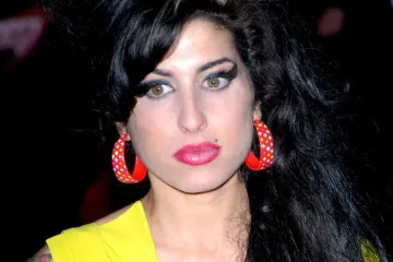 Jedinstveni glas koji je utihnuo prerano: Turbulentan život Amy Winehouse