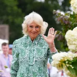 Ne, oči vas ne varaju: Camilla u ovoj haljini neodoljivo podsjeća na kraljicu Elizabetu II.