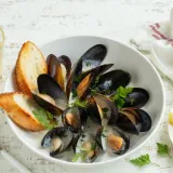Dagnje na buzaru: Recept za klasik koji spaja jednostavnost i bogatstvo okusa
