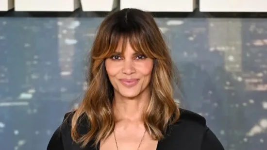 Halle Berry uskoro slavi 60. rođendan, a izgleda nestvarno: Fotografijom u badiću pomela konkurenciju