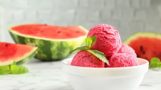 Brzi sorbet od lubenice gotov u pet minuta ima tajni sastojak koji mijenja sve