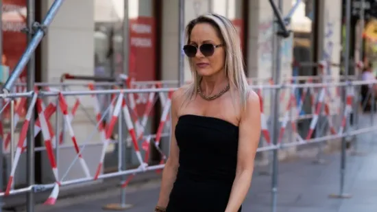 Ova crna haljina sa &scaron;pice rje&scaron;ava sve modne dileme: Savr&scaron;ena za grad, ali i vjenčanje