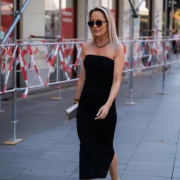 Ova crna haljina sa &scaron;pice rje&scaron;ava sve modne dileme: Savr&scaron;ena za grad, ali i vjenčanje
