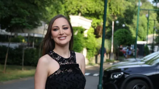 Aleksandra Prijović u bikiniju koji odi&scaron;e retro glamurom: Crno-bijeli spoj koji osvaja