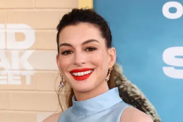 Anne Hathaway pokazala trudnički trbu&scaron;čić u kreaciji koja je podijelila internet