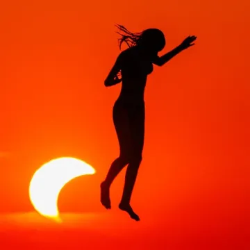 Spektakl na nebu iznad Hrvatske: Pogledajte najljep&scaron;e fotografije pomrčine Sunca