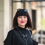 Mirela Holy na zagrebačkoj &scaron;pici ponovno pokazala svoj osebujni modni potpis