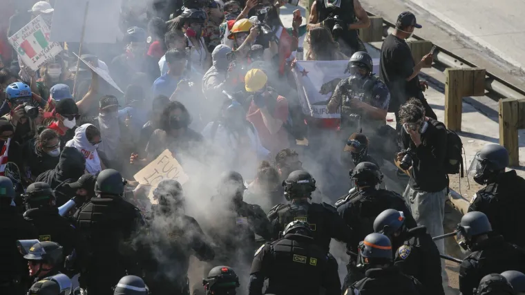 Vojska gumenim mecima na migrante i novinare: Je li kaotičan vikend samo početak?