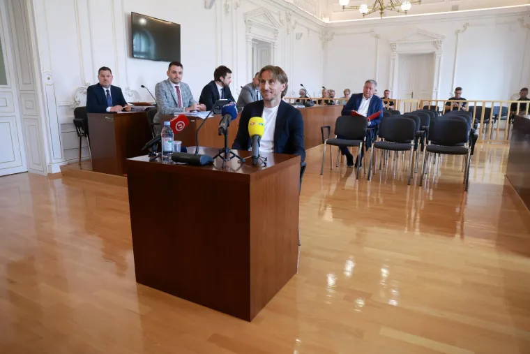 Dan nakon utakmice, Modrić na sudu u Osijeku zbog suđenja Mamićima