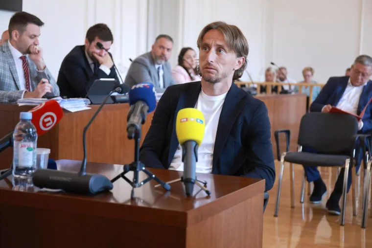 Dan nakon utakmice, Modrić na sudu u Osijeku zbog suđenja Mamićima