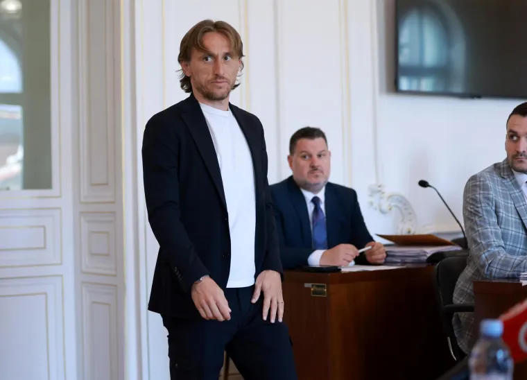 Dan nakon utakmice, Modrić na sudu u Osijeku zbog suđenja Mamićima