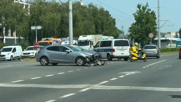 Krš i lom kod Velesajma! Stvorila se ogromna kolona: 'Jedan divljak uletio je...'