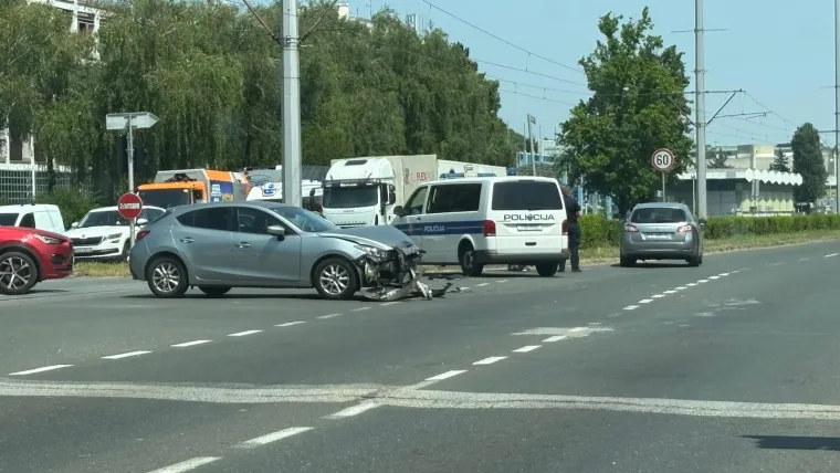 Krš i lom kod Velesajma! Stvorila se ogromna kolona: 'Jedan divljak uletio je...'