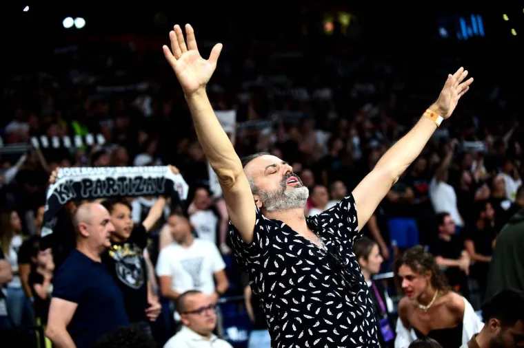 Sergej Trifunović i njegova 24 godine mlađa supruga u izlasku: Nisu skidali osmijeh s lica