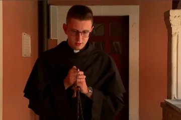 Mateo (26) postaje svećenik, a zaredit će ga osobno Papa: 'to je jedna velika milost'
