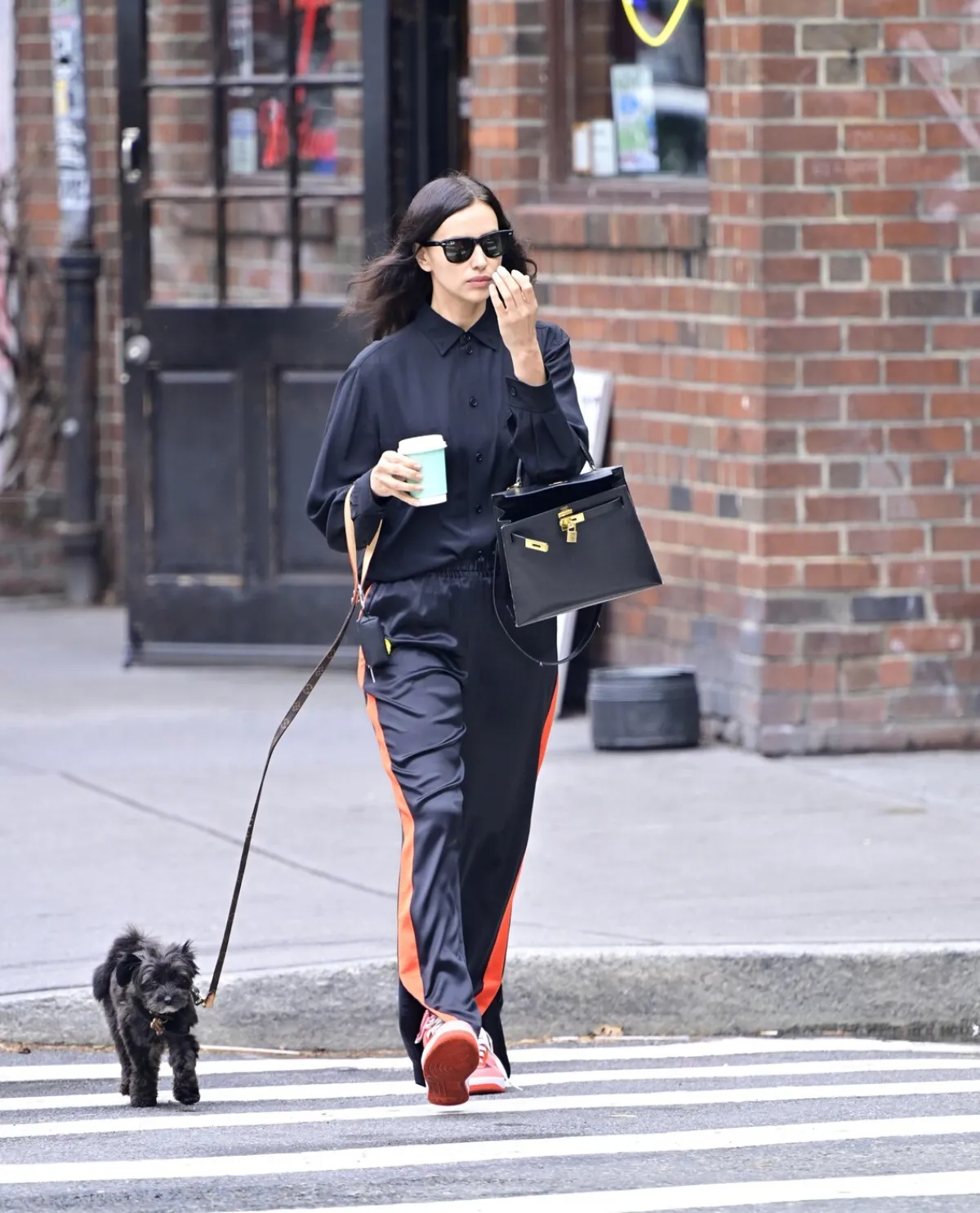 Košta pravo bogatstvo: Irina Shayk privukla pažnju skupocjenom torbicom