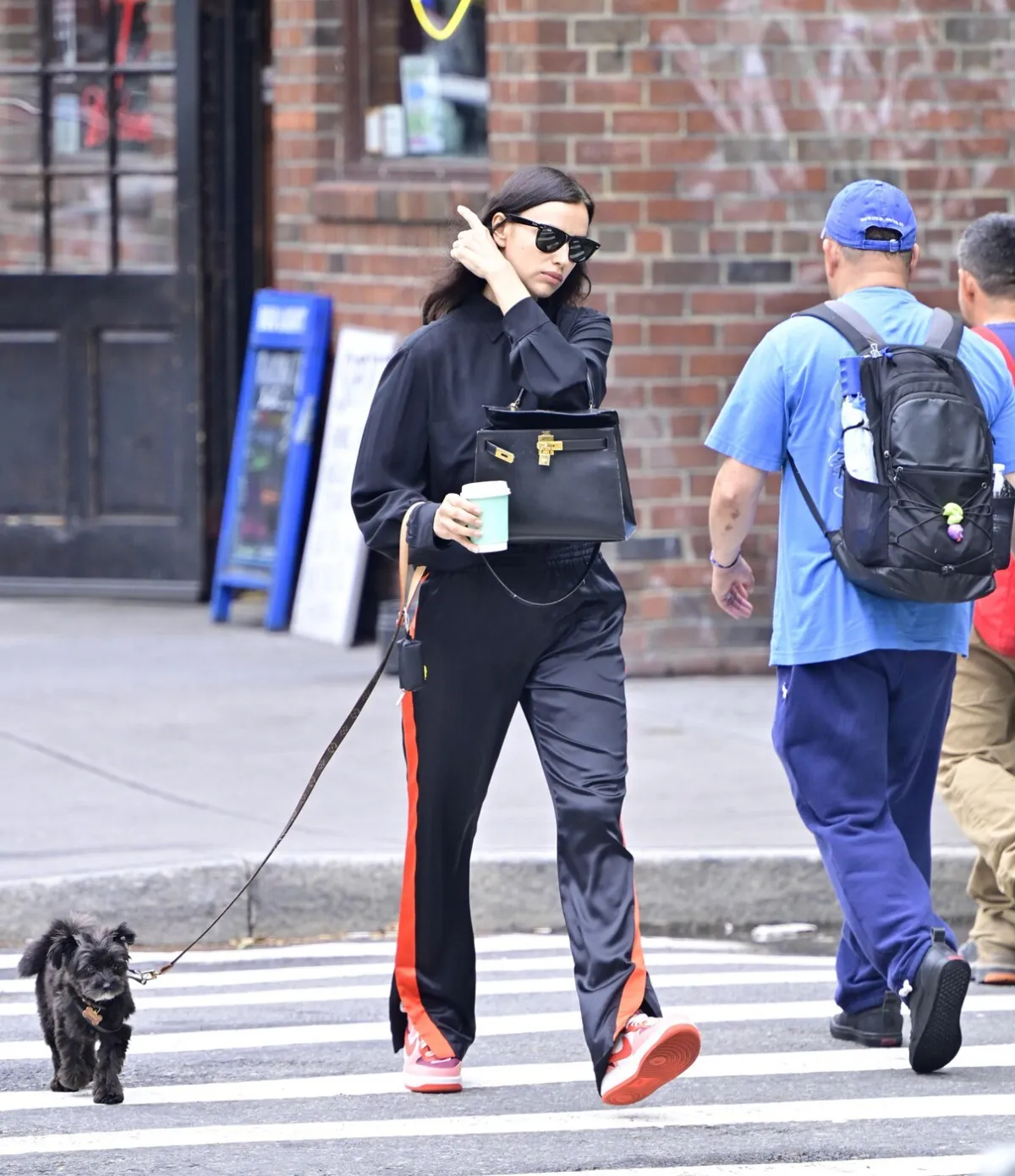 Košta pravo bogatstvo: Irina Shayk privukla pažnju skupocjenom torbicom