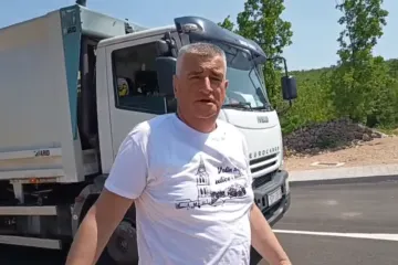Miro Bulj s četiri kamiona punih smeća krenuo u Split: 'Idemo ravno isprid Županije!'