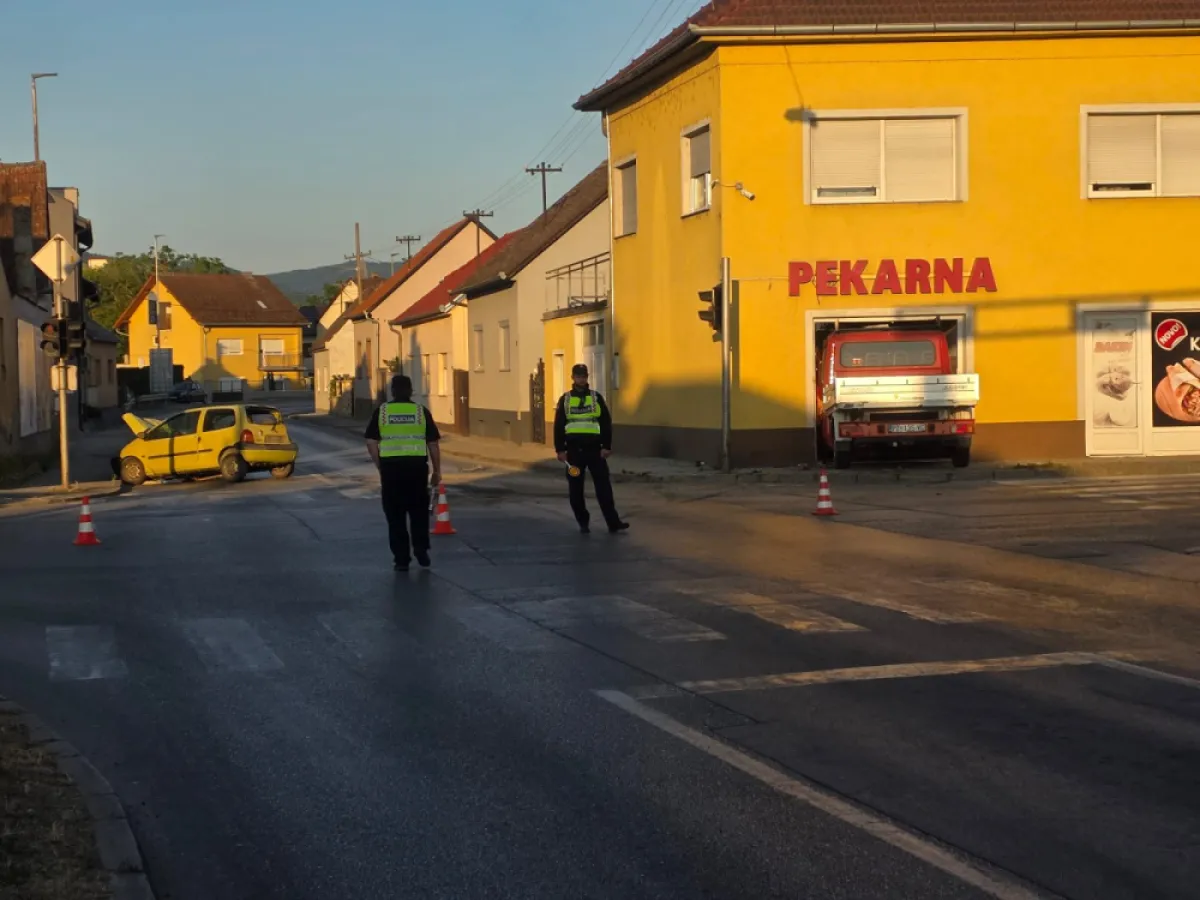 Užas u Požegi! Kamion probio izlog pekare, Twingo uništen do neprepoznatljivosti