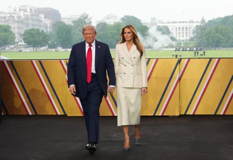Dosada ili umor? Melania zadrijemala na Trumpovoj proslavi rođendana