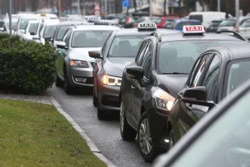 Problemi sa sezonskim taksistima kreću: Cijene variraju od 16 pa do vrtoglavih 120 eura za istu rutu