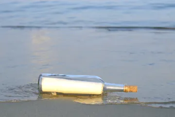Djevojčica na plaži pronašla papir u boci: Sadržaj poruke iznenadio cijelu obitelj