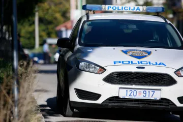Auto se zapalio nakon sudara s autobusom, jedna osoba poginula