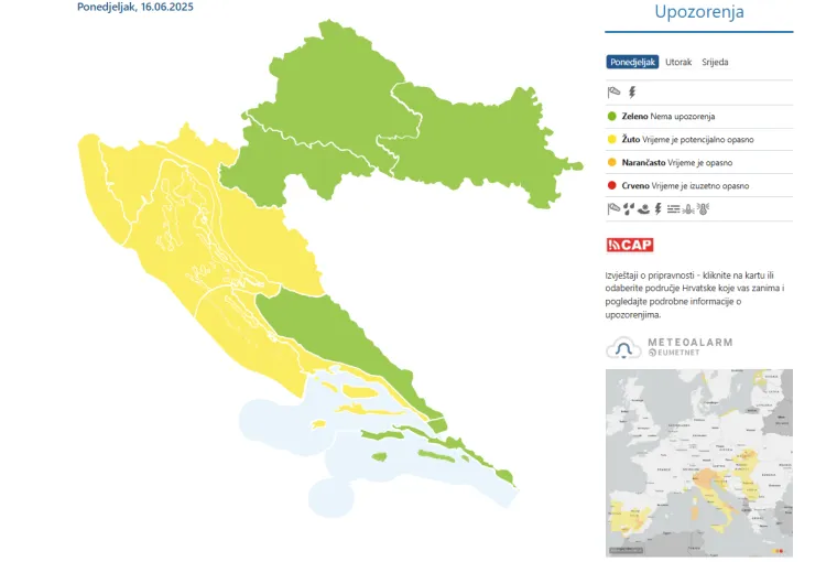 Prijeti potonuće katamarana kod Zadra: Svi putnici prekrcani sa splavi na trajekt