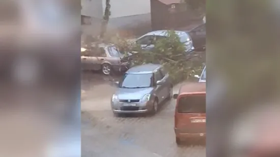 Zastrašujuće snimke nevremena: Nijemca skoro ubila munja, u hororu u Rovinju šestero ozlijeđenih
