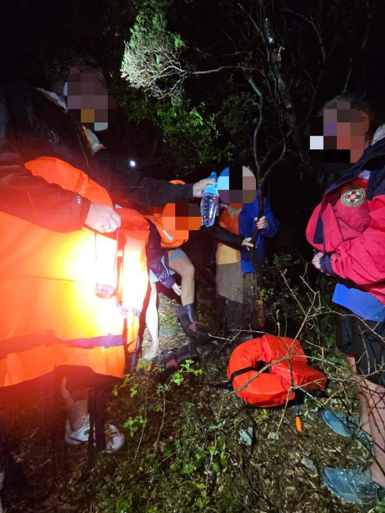 Nevrijeme nasukalo brodicu na Lošinju: HGSS-ovci spasili pet stranih državljana