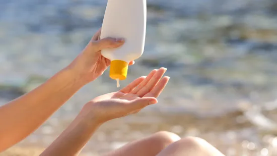 Dermatolog otkrio koliko kreme za sunčanje treba stavljati: 'Nitko ne nanosi dovoljno'