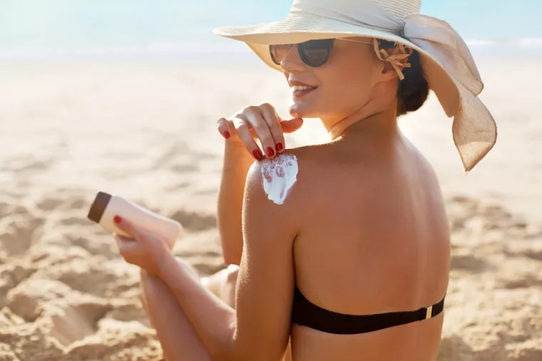 Dermatolog otkrio koliko kreme za sunčanje treba stavljati: 'Nitko ne nanosi dovoljno'