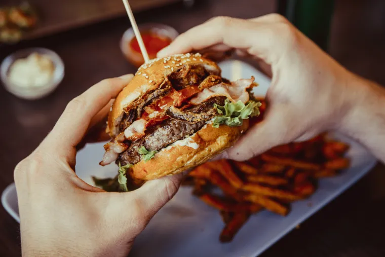 Volite jesti burgere? Nutricionisti otkrili koliko crvenog mesa je preporučljivo