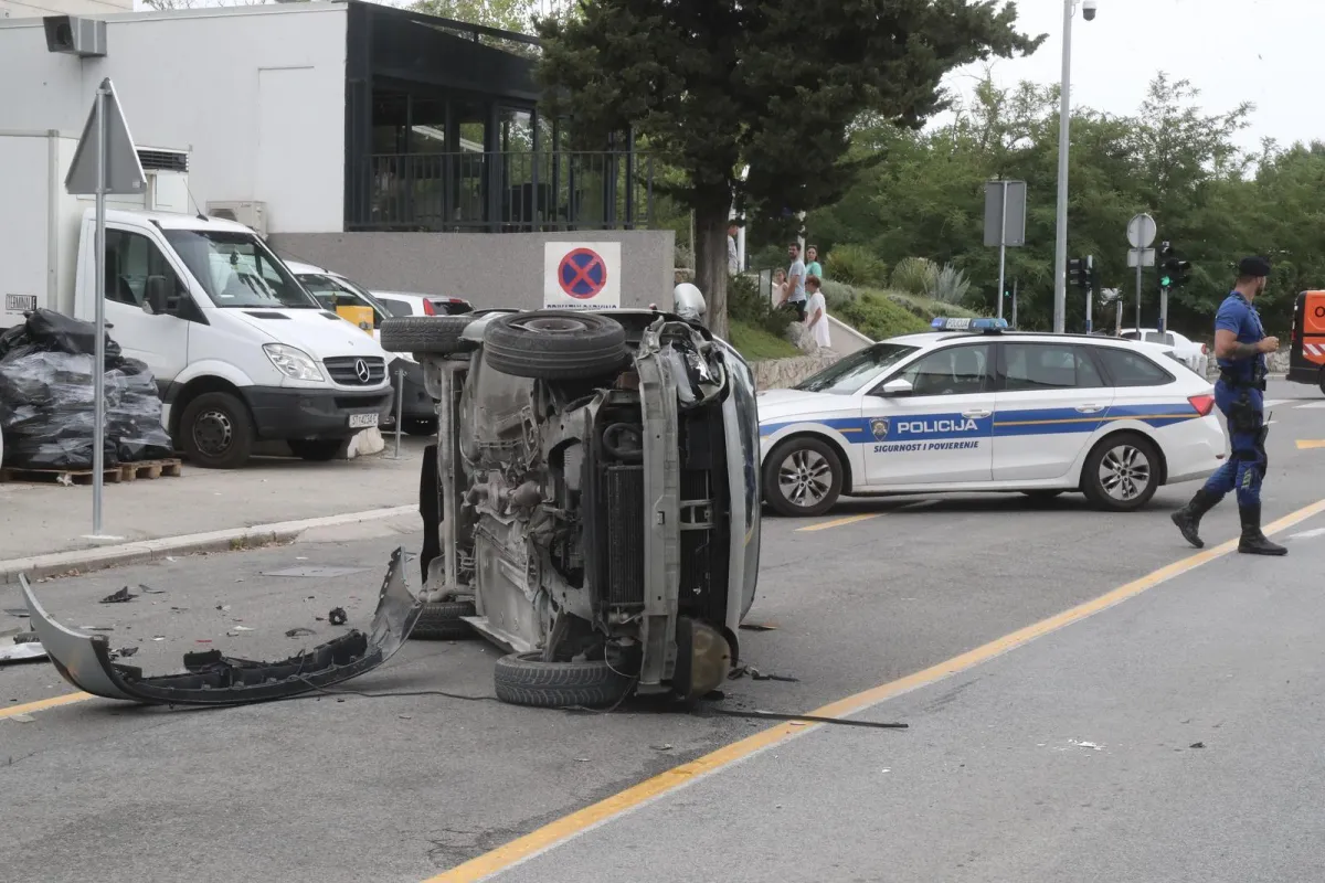 Krš i lom na jugu zemlje: Auto se prevrnuo, ženu odvezli u bolnicu