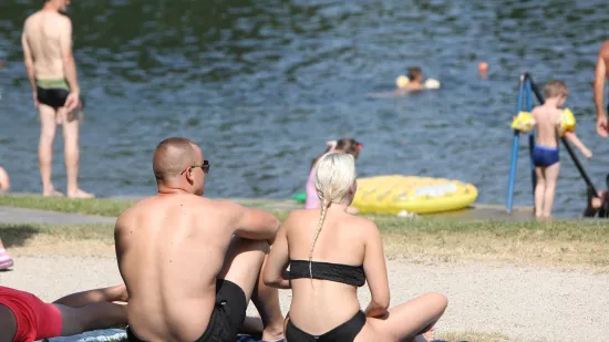Danas toplije, tek ponegdje koji oblak, temperature debelo iznad 30!