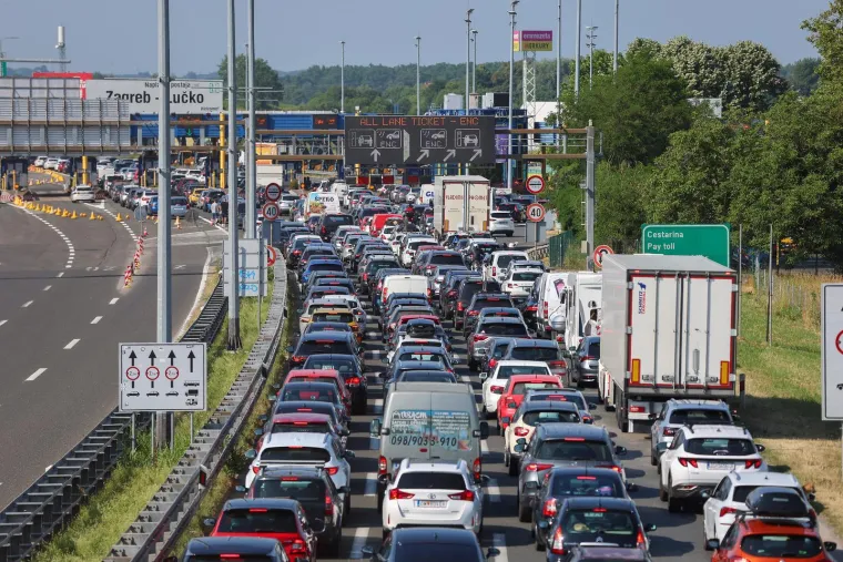 Povremeni zastoji na autocestama, kolone nešto manje nego jutros