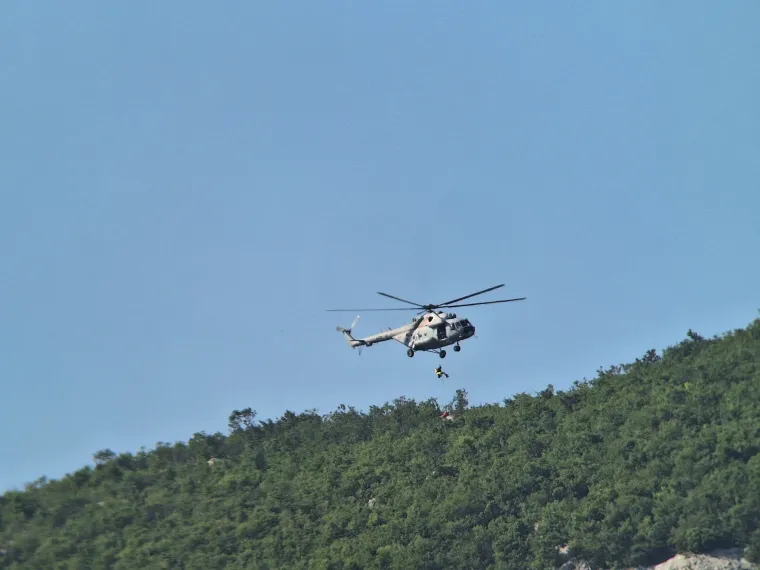 Velika akcija spašavanja: MORH i HGSS spasili turistikinju na Biokovu, prevezena je na hitnu