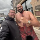 Je li on stvarno 'prolupao'? Tyson Fury prošetao se po gradu samo u kiltu, fanovi ga opsjedali