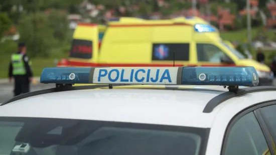 U teškoj prometnoj nesreći kraj Drniša jedna osoba poginula, ozlijeđeno i dijete