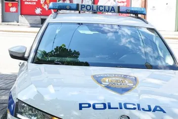 Mačetom pokušao ubiti muškarca u obiteljskoj kući