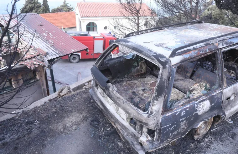 Vatrogasci kod Omiša noćas spriječili nekoliko manjih propaljivanja