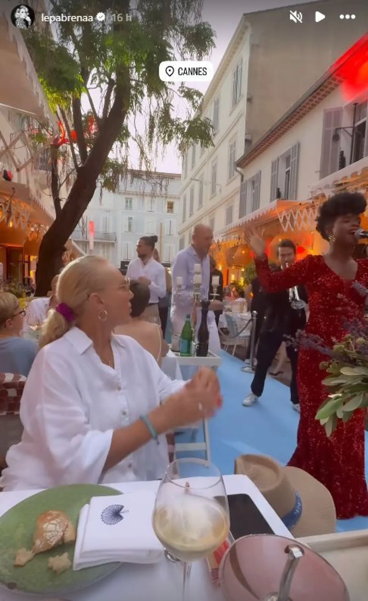 Lepa Brena pobjegla od svakodnevice: Uživa na Azurnoj obali bez puno pompe